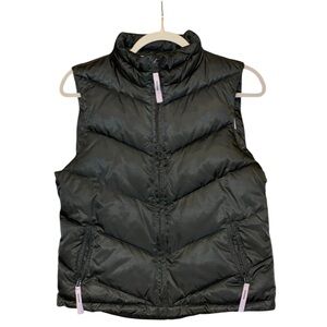 Old Navy Charcoal Gray Puffer Vest with Purple Camo lining style 427294011